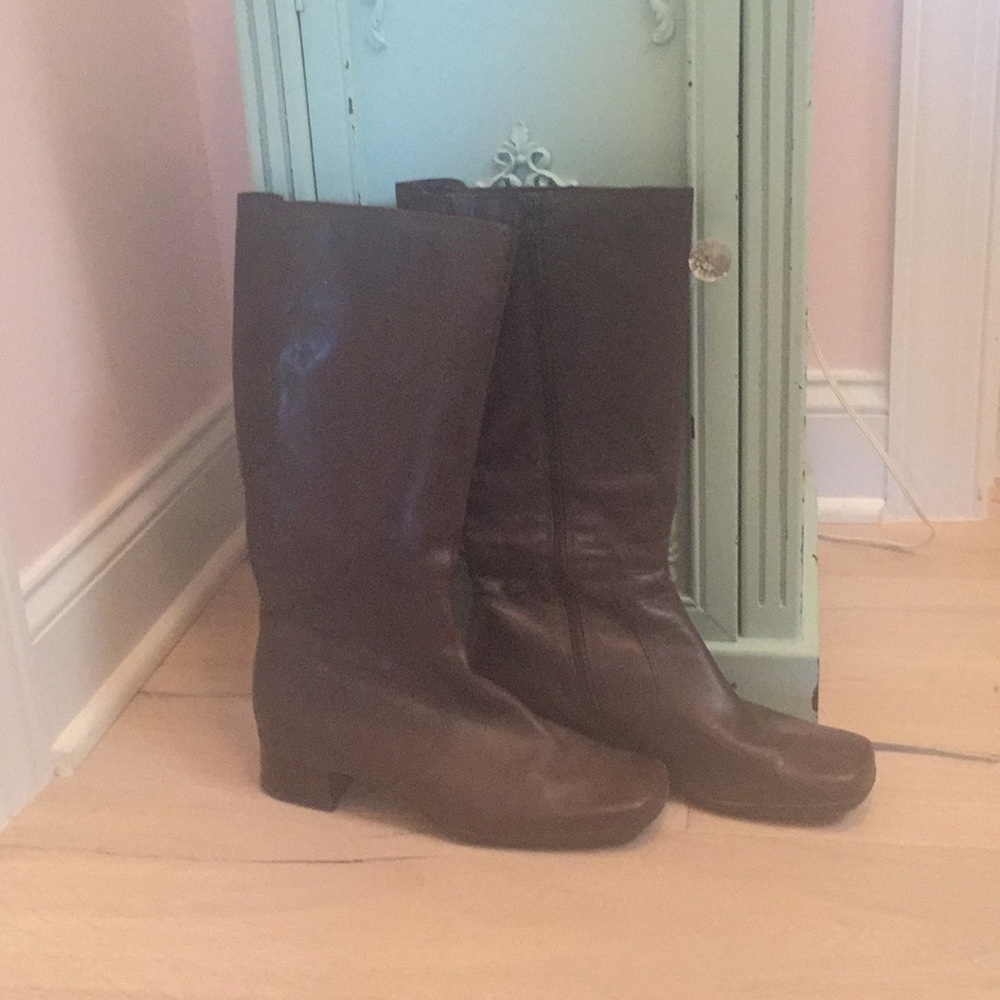 Bandolino dark brown boots with small heel